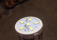 节能灯泡关了还一直暗亮怎么处理？可能的原因和解决方法是什么？