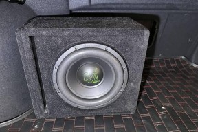汽车高电平低音炮接线方法是什么？注意事项有哪些？