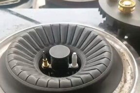 老式燃气灶起火原因及预防措施（危险源自家中的老式燃气灶）