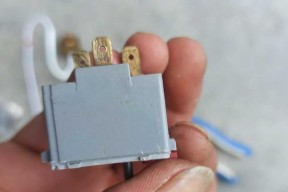 冰箱温控器如何更换？更换步骤和注意事项是什么？