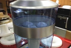 饮水机桶发霉处理方法（有效去除饮水机桶内发霉的简易方法）