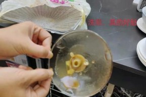 如何高效清洗油烟机滤网（使用什么方法可以快速彻底清洗油烟机滤网）