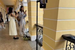 手机三脚架拍照杆的使用方法是什么？
