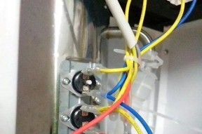 解决饮水机插座问题的实用指南（如何处理饮水机插座安装和维护的困扰）