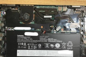 如何区分内存条和固态硬盘？它们的工作原理有何不同？