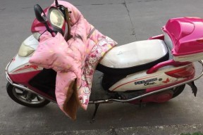 飞道电瓶车插口的拆卸方法是什么？拆卸时应该注意什么？
