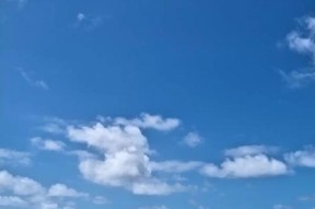如何将苹果手机设置壁纸桌面为主题（简单操作）