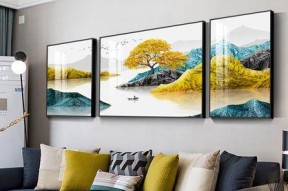 电视机挂墙时挂画如何挂？挂画时应注意什么？