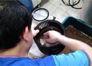如何彻底清洗抽油烟机内部灰尘（简单步骤让你的抽油烟机恢复高效运行）