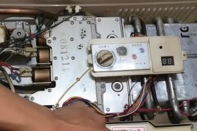 百得热水器清理方法（让你的热水器焕然一新）