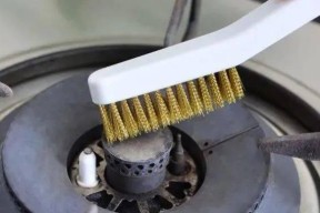 燃气灶孔生锈处理方法（轻松应对燃气灶孔生锈的5个实用技巧）