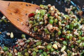 让橄榄菜美味无比的秘诀（品味橄榄菜）