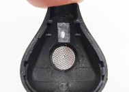 蓝牙耳机保护套中的扬声器有何作用？如何使用？