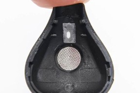 蓝牙耳机保护套中的扬声器有何作用？如何使用？