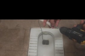 墙排马桶容易堵吗？解决堵塞问题的有效方法（了解墙排马桶的特点及常见堵塞原因，掌握应对堵塞的技巧和方法）