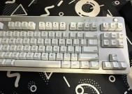 键盘晃动的原因是什么？