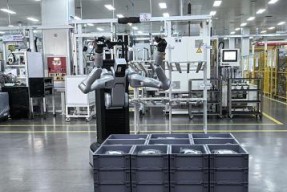 见证具身智能技术重要里程碑，智元 A2-W 从实验室走向产线