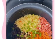 电饭煲煮稀饭不溢锅的小技巧（轻松解决电饭煲煮稀饭溢锅问题，让美味稀饭不再流失）