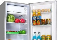冰柜冷藏水的处理方法（解决夏季饮水难题的便利之道）