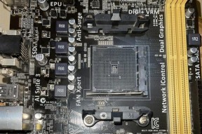 主板供电后正常状态是什么？