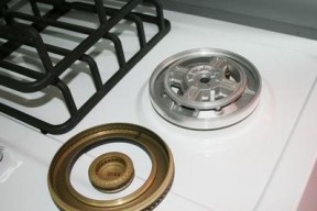 如何正确清洗燃气灶打火旋钮（简单易行的清洁方法帮您保持厨房卫生）