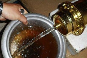 净水器加的水为何会变黑？（原因解析及应对方法）