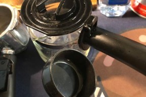 解决咖啡机漏粉问题的有效方法（咖啡机漏粉修复指南）
