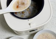 电饭煲煮饭发红的原因与解决方法（探究电饭煲煮饭变红现象的原因及对策）