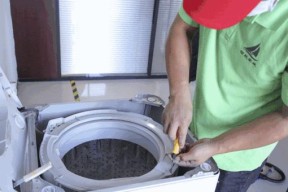 清洗油烟机的省心方法（不用油漆也能轻松搞定）