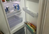如何处理冰箱底部漏水问题（解决冰箱漏水的实用方法与注意事项）