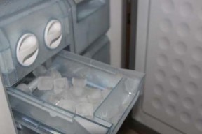 冰柜底下积水问题的解决方法（遇到冰柜底下积水）