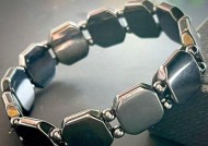 磁石手环硅胶部分的清洗方法是什么？清洗不当会有什么后果？