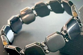 磁石手环硅胶部分的清洗方法是什么？清洗不当会有什么后果？