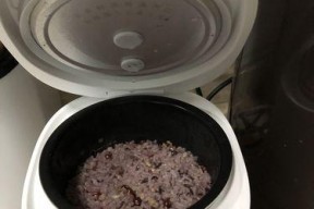 电饭煲煮饭米泡不软怎么办（解决电饭煲煮饭米泡不软的实用方法）