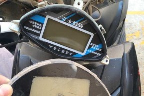 电瓶车罩子拆卸步骤是什么？