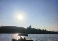 荣耀手机如何拍摄湖面风景？