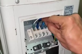 空调自动关机是什么原因？如何快速解决？