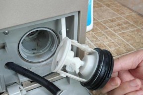 洗衣机进入异物的处理方法（快速解决洗衣机进入异物的困扰）