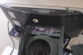 解决抽油烟机盖无法打开的问题（掌握正确方法轻松打开抽油烟机盖）