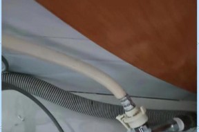 全自动洗衣机管道清洗方法（轻松清理洗衣机管道）