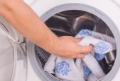 掌握滚筒洗衣机深度清洗的技巧（轻松解决洗衣机内部污垢的难题）