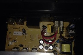 电脑开机时发出砰声是什么原因？如何解决这一问题？