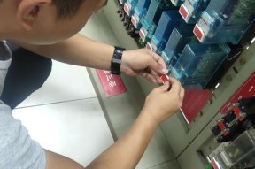 手机壳斜带拆卸困难怎么办？正确步骤是什么？
