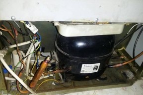 解决冰柜管子漏水的方法（修复冰柜管子漏水的简易指南）