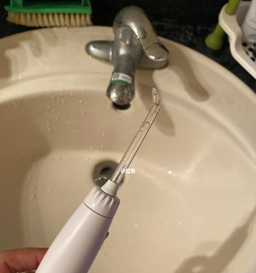正确使用洁碧冲牙器的方法（有效保护口腔健康的关键技巧）  第2张