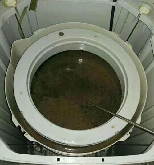 洗衣机清洗指南（轻松保持洗衣机的清洁和功能正常）  第2张