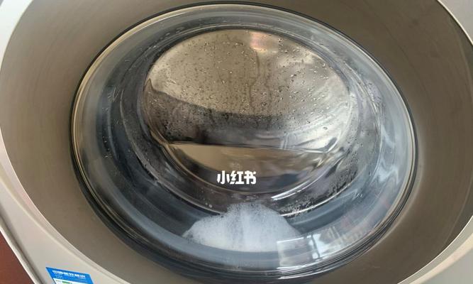 洗衣机滚筒清洗指南（轻松解决滚筒清洗难题，保护衣物和机器寿命）  第2张