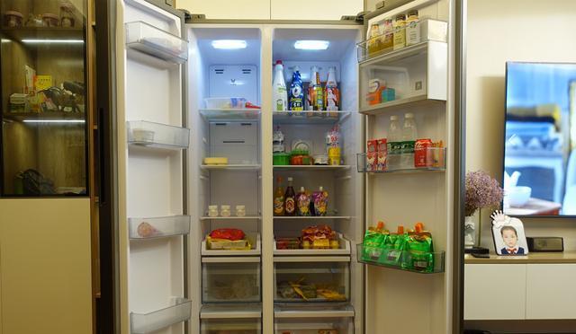 如何选择适合的冰箱放置位置（优化生活空间，保证冷藏食品质量的关键）  第1张
