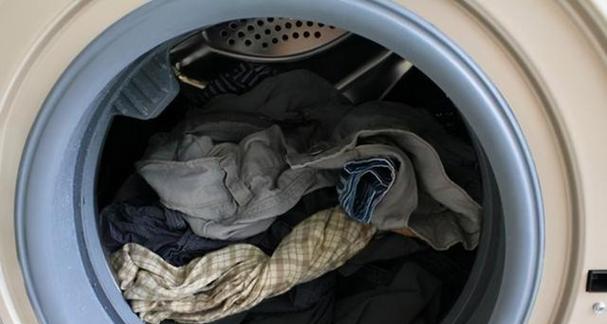 洗衣机下面生锈怎么办？（轻松应对洗衣机下面的生锈问题）  第3张