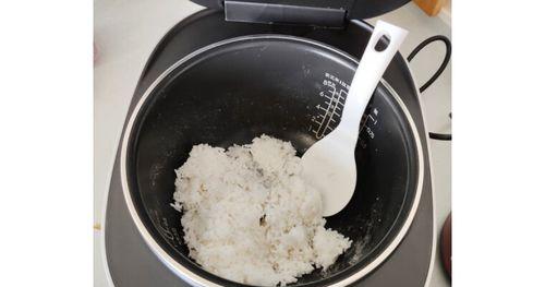 电饭煲做的米饭不香（如何让电饭煲煮出香喷喷的美味米饭）  第3张